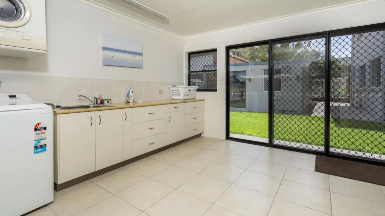 Magical Holiday Home - Welsby Pde, Bongaree