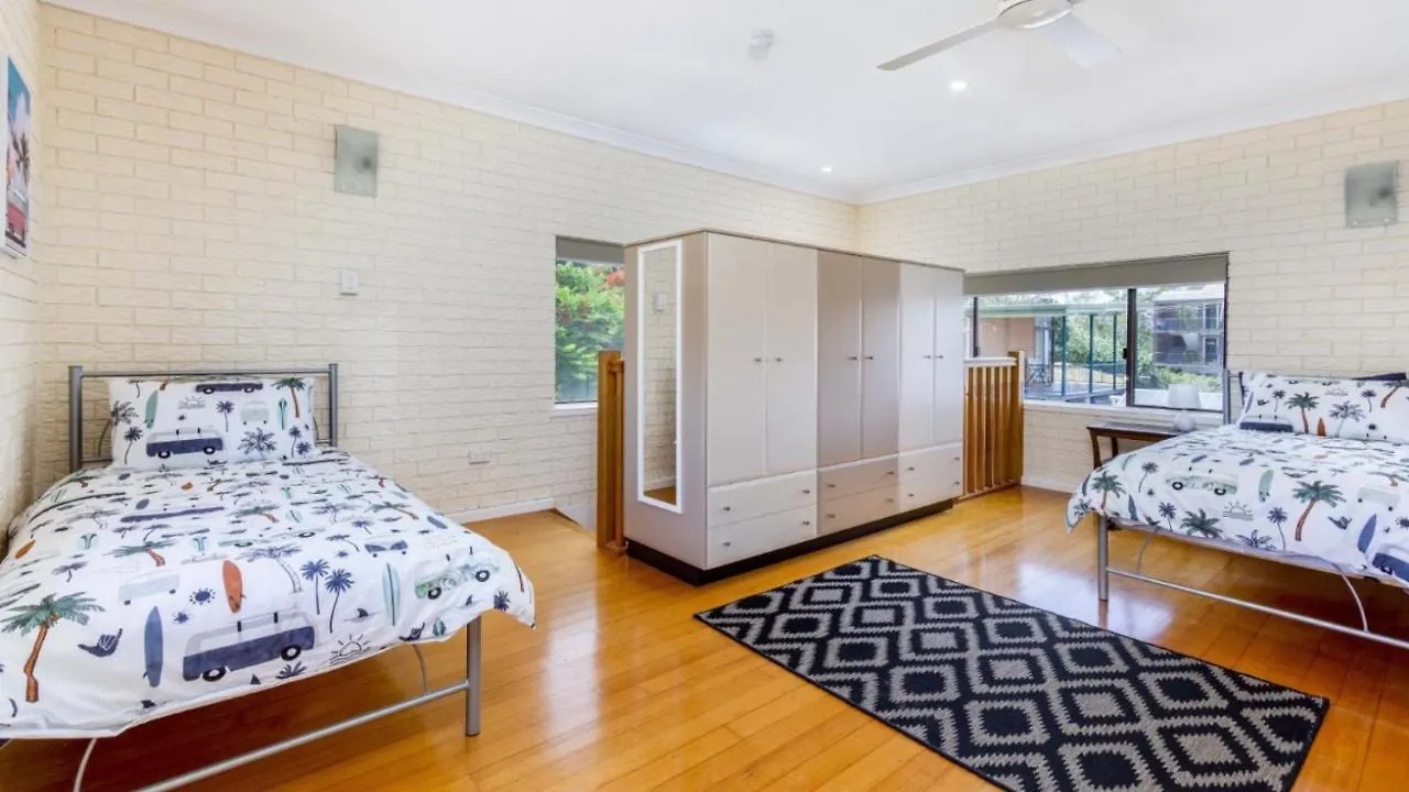 Magical Holiday Home - Welsby Pde, Bongaree 0*,