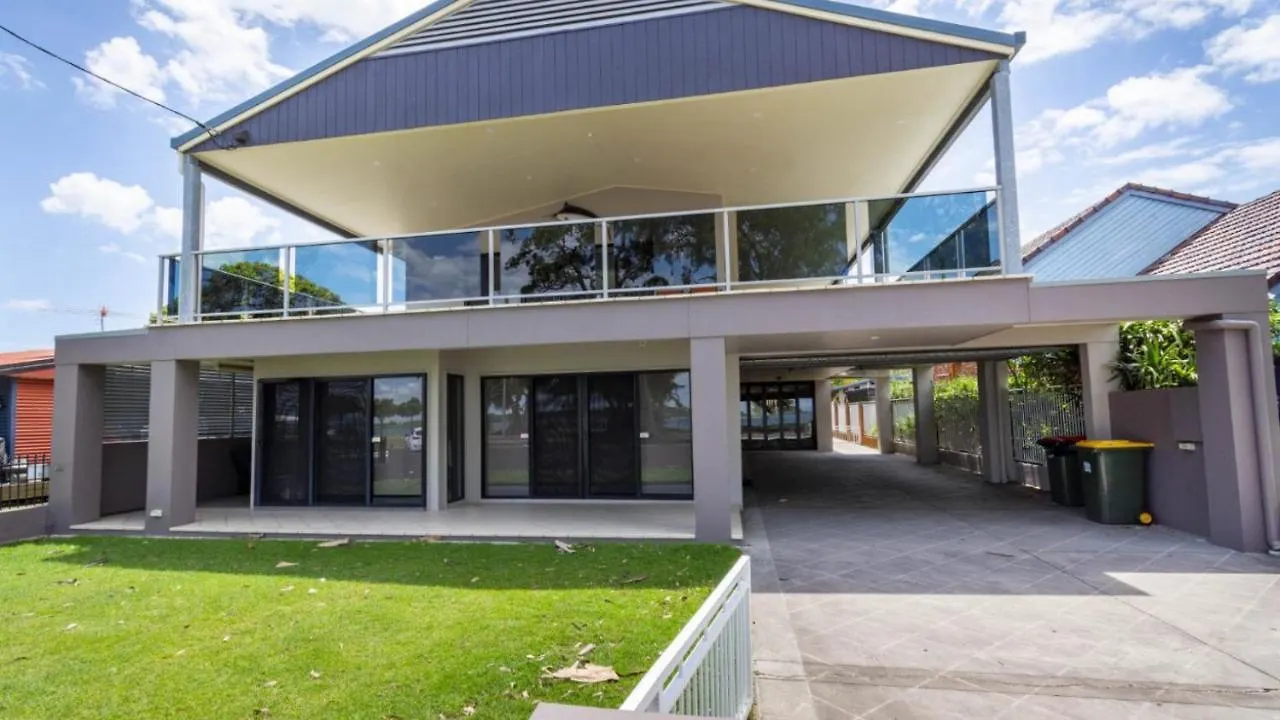 Magical Holiday Home - Welsby Pde, Bongaree